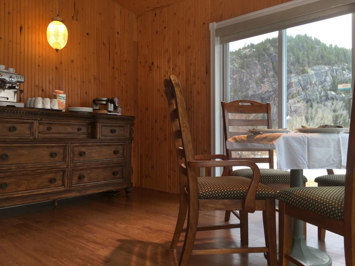 La Chouette Viree Bed & Breakfast Grandes-Bergeronnes Eksteriør bilde